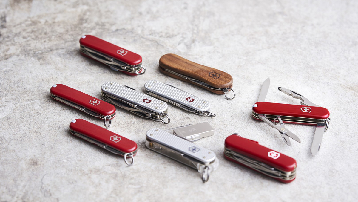 VICTORINOX 1.3713 Huntsman czerwony - scyzoryk VICTORINOX 1.3713 Huntsman czerwony - scyzoryk